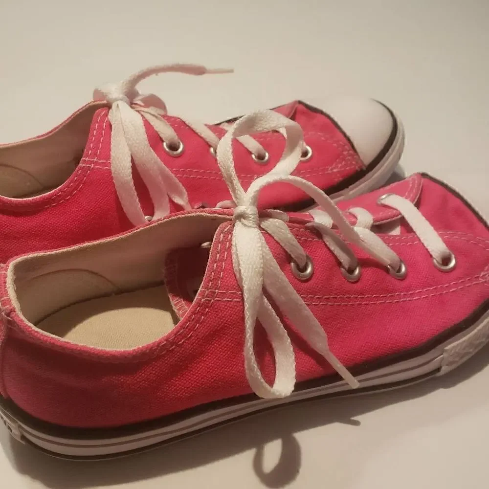 Converse youth sized